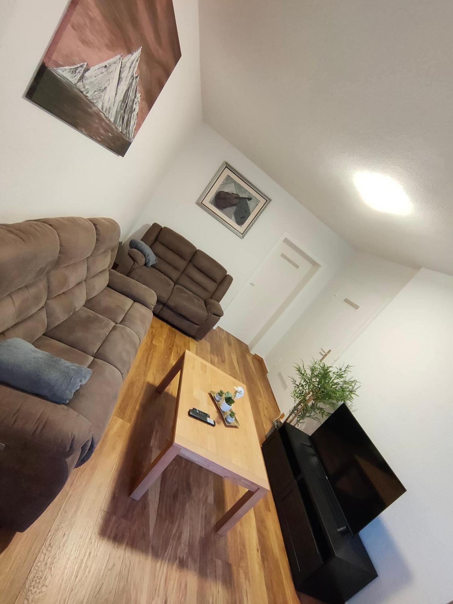 Large Central Apartment - Modern & Fully Equipped - Near Fair โคโลญ ภายนอก รูปภาพ