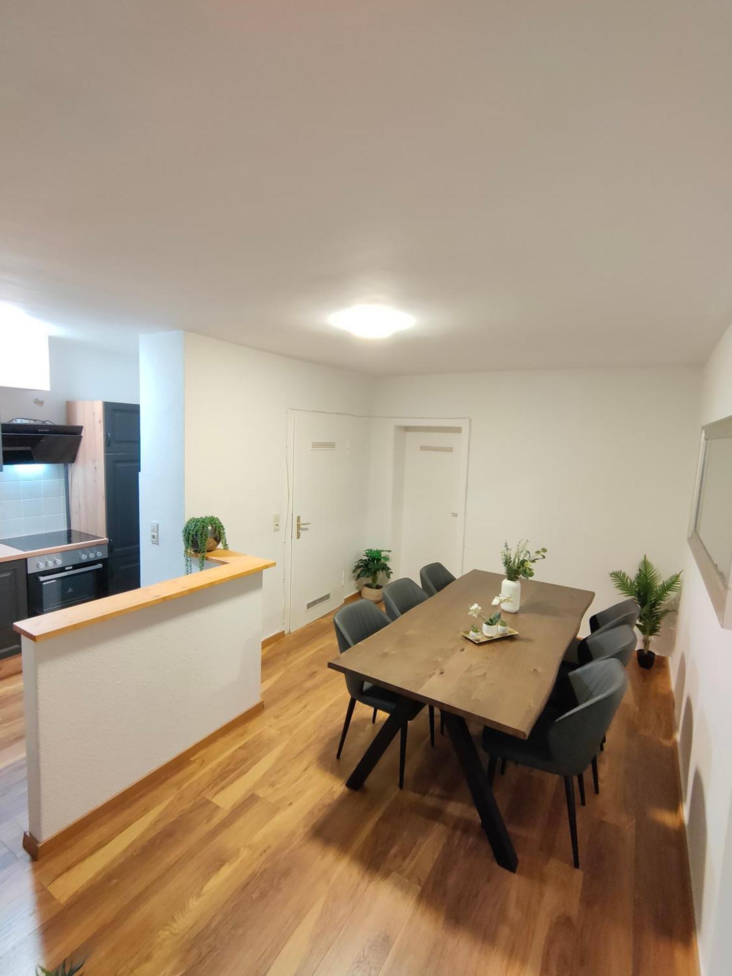 Large Central Apartment - Modern & Fully Equipped - Near Fair โคโลญ ภายนอก รูปภาพ