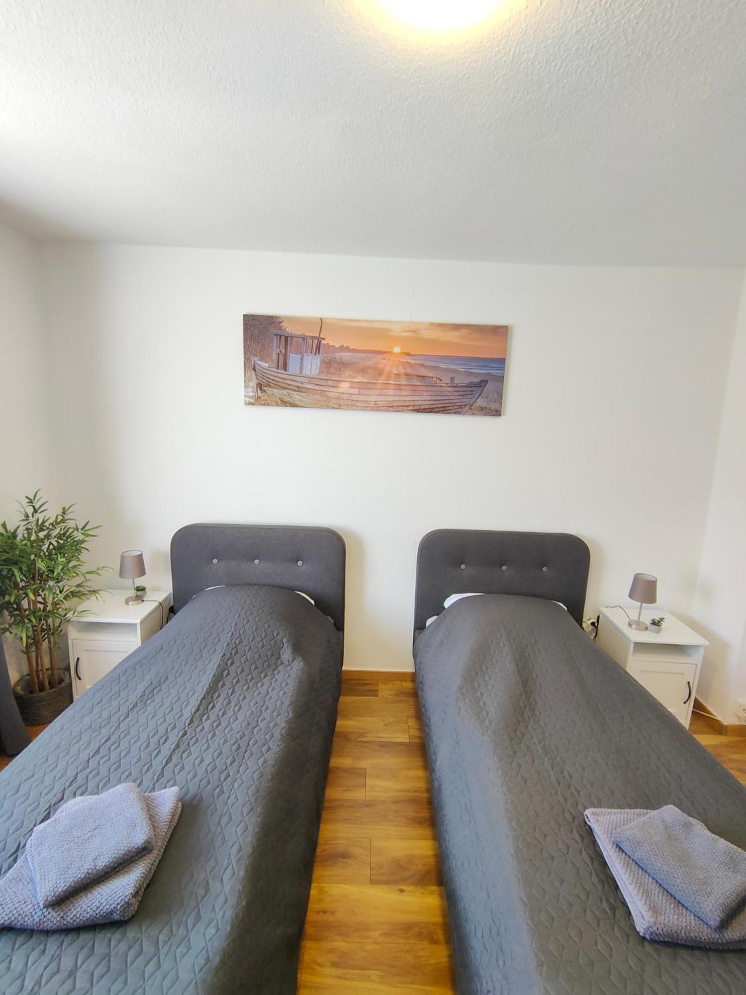 Large Central Apartment - Modern & Fully Equipped - Near Fair โคโลญ ภายนอก รูปภาพ