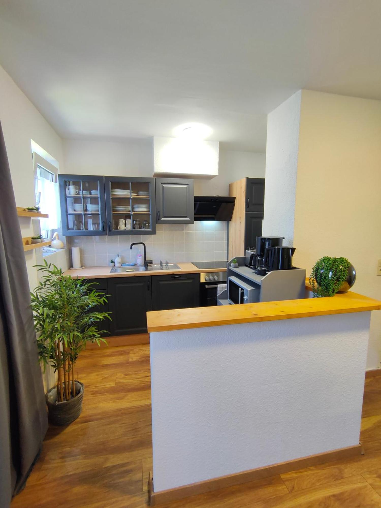 Large Central Apartment - Modern & Fully Equipped - Near Fair โคโลญ ภายนอก รูปภาพ