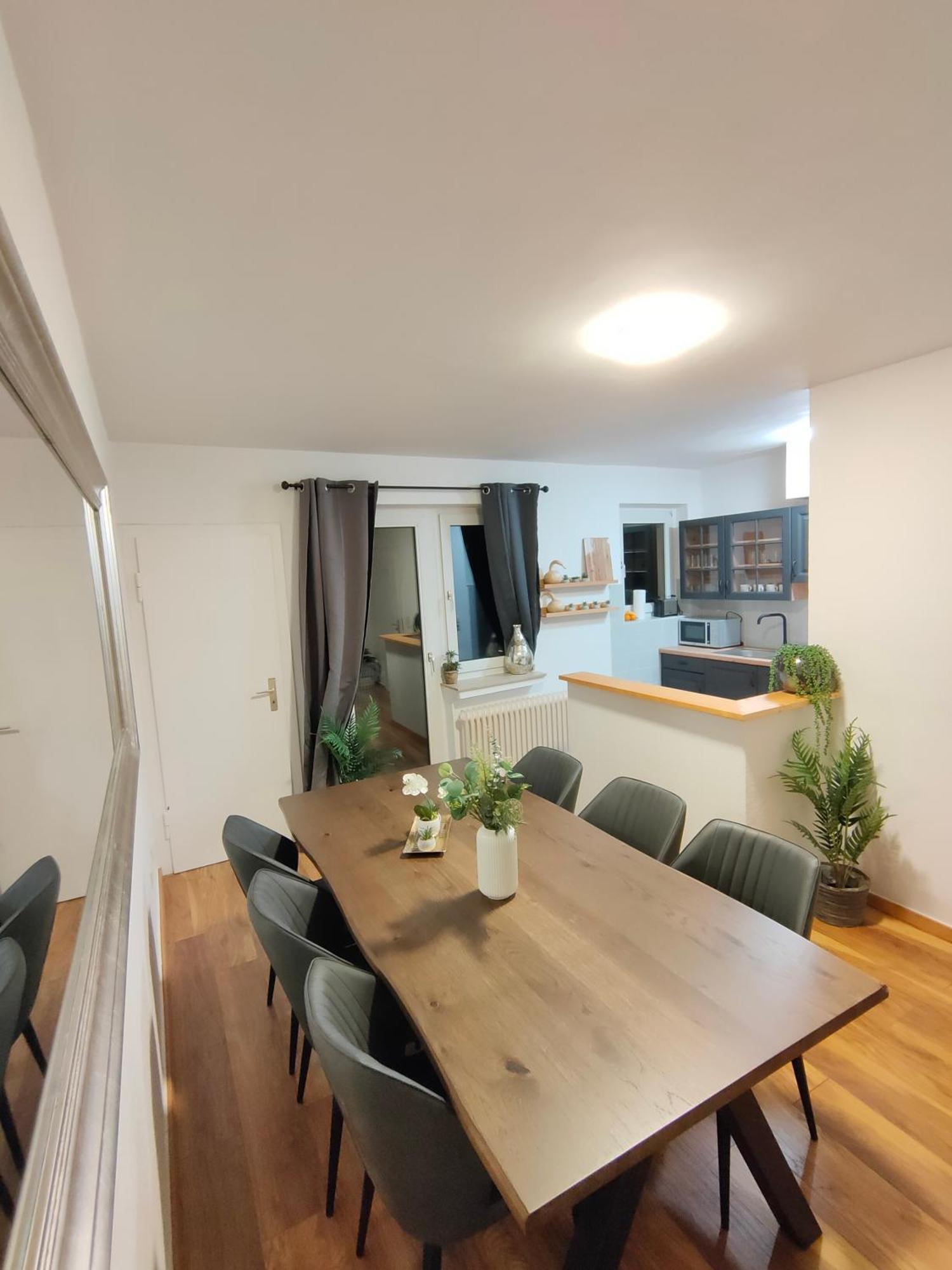 Large Central Apartment - Modern & Fully Equipped - Near Fair โคโลญ ภายนอก รูปภาพ