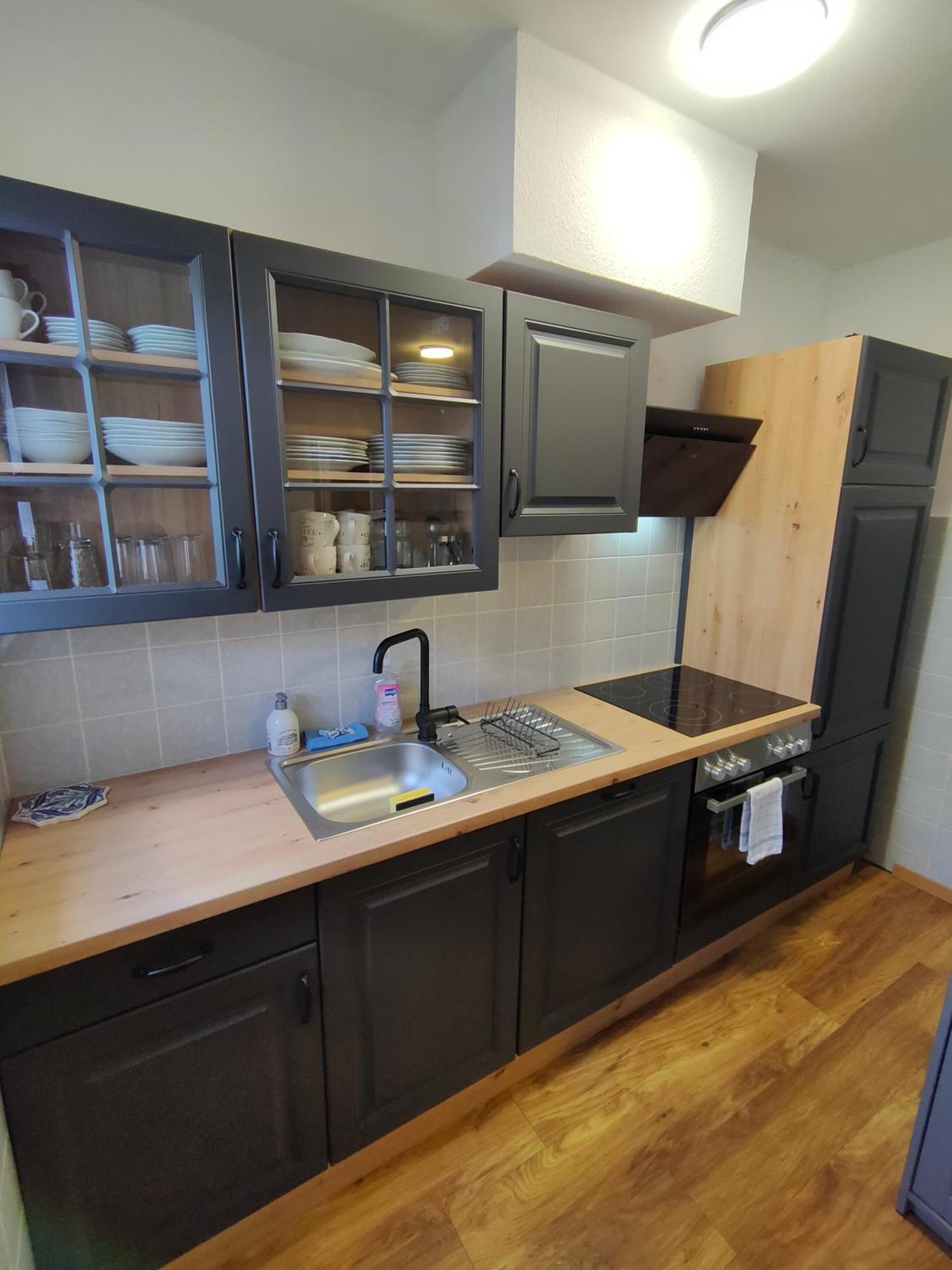 Large Central Apartment - Modern & Fully Equipped - Near Fair โคโลญ ภายนอก รูปภาพ