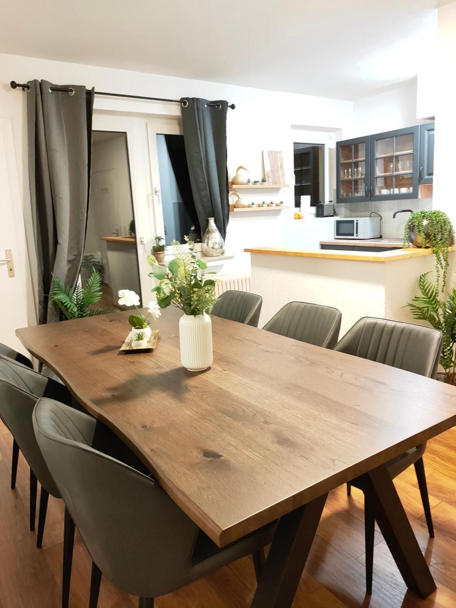 Large Central Apartment - Modern & Fully Equipped - Near Fair โคโลญ ภายนอก รูปภาพ