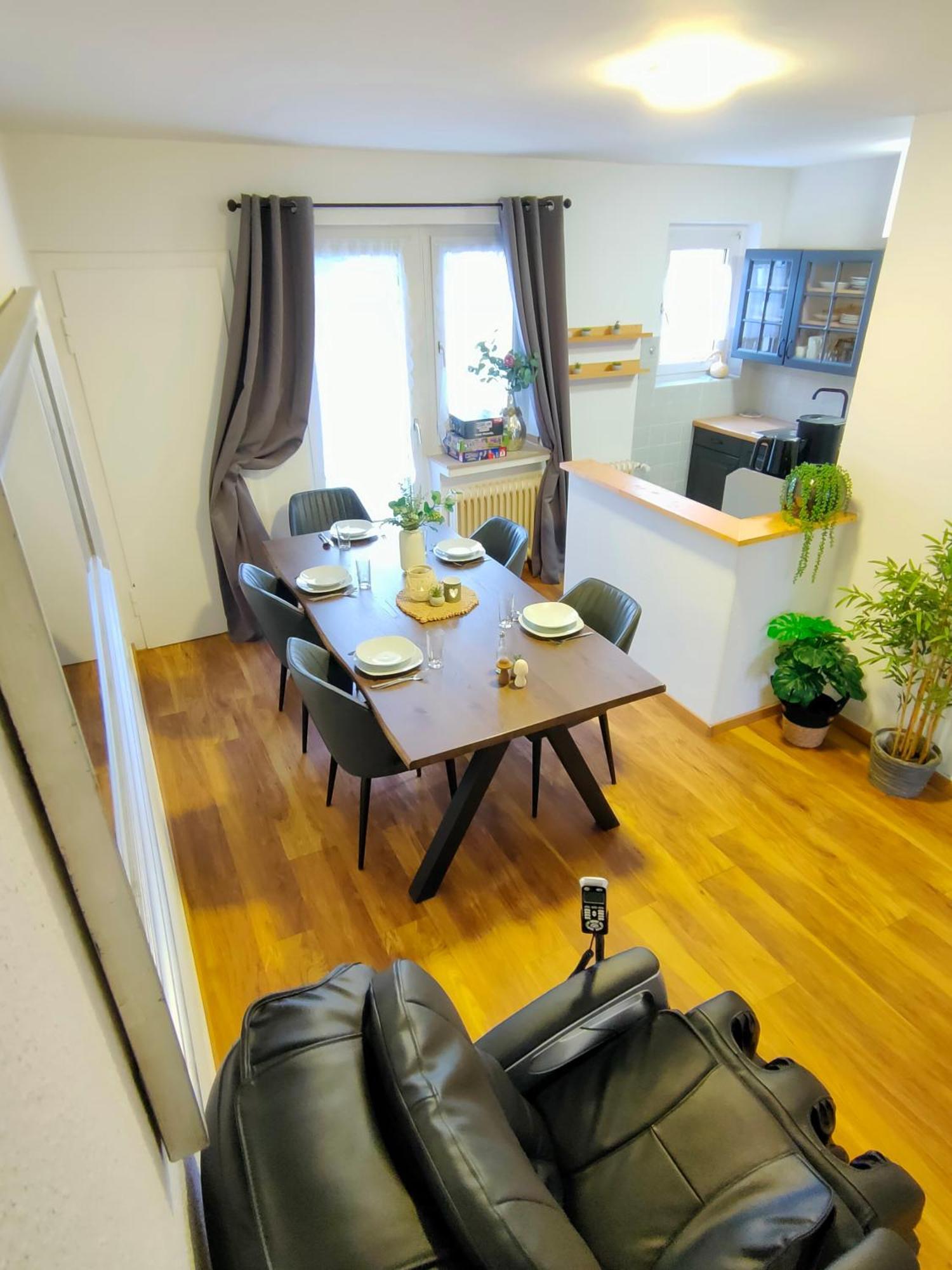 Large Central Apartment - Modern & Fully Equipped - Near Fair โคโลญ ภายนอก รูปภาพ